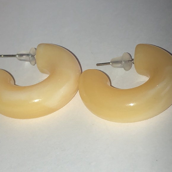 Yellow Swirl Chunky Lucite Retro Boho Hoop Earrings - Picture 3 of 6